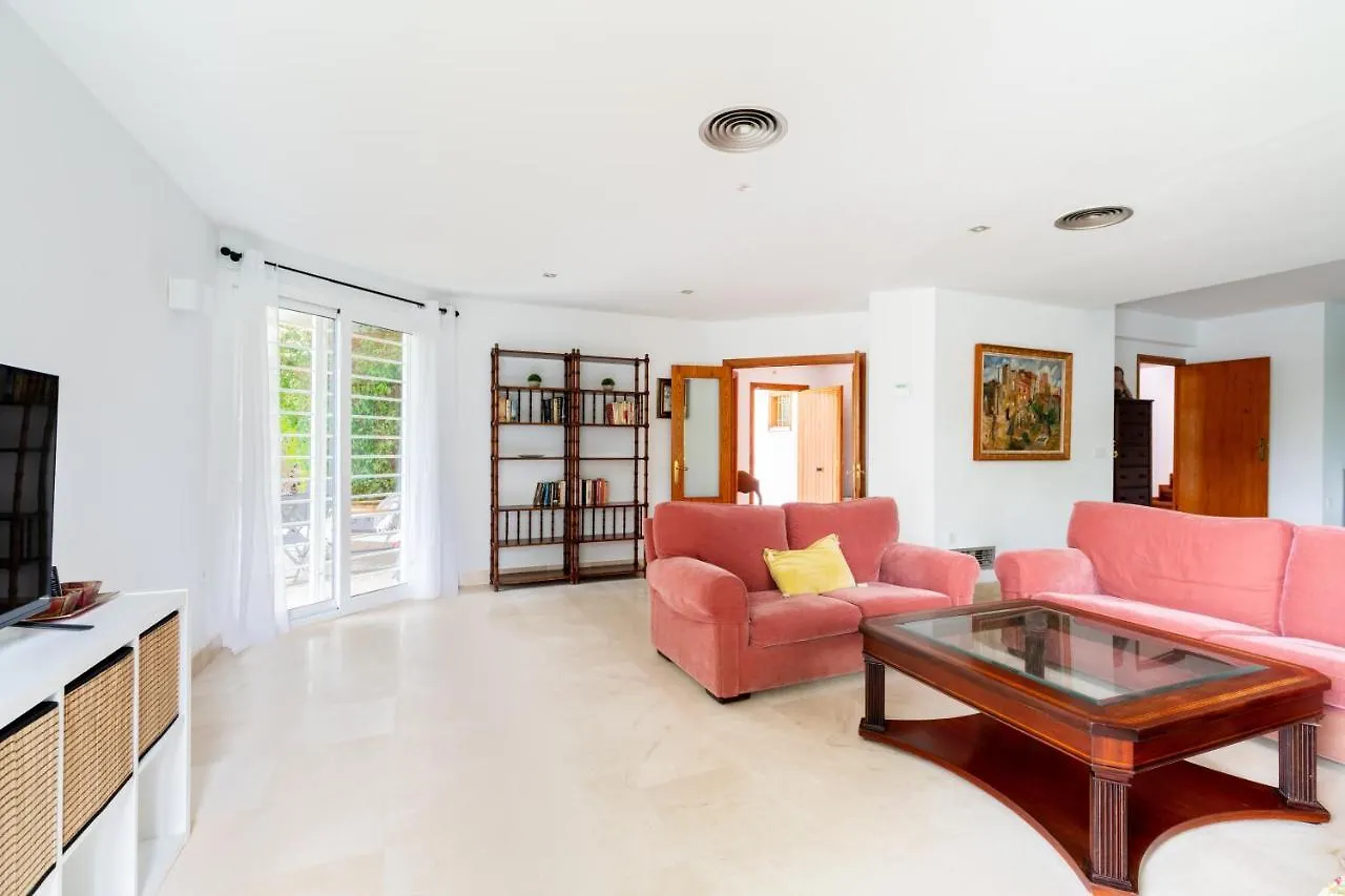 Holi-Rent Colina Blanca Villa Camas Holiday home