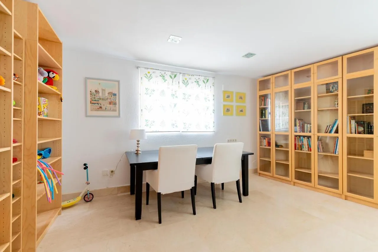 Holi-Rent Colina Blanca Villa Camas Holiday home